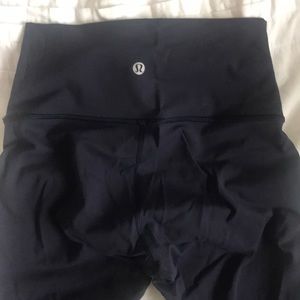 Navy Lululemon Wonder Under leggings